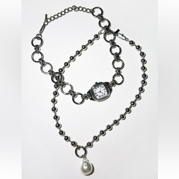 ZARA PACK OF 2 CLOCK AND FAUX PEARL NECKLACES - Picture 5 of 5